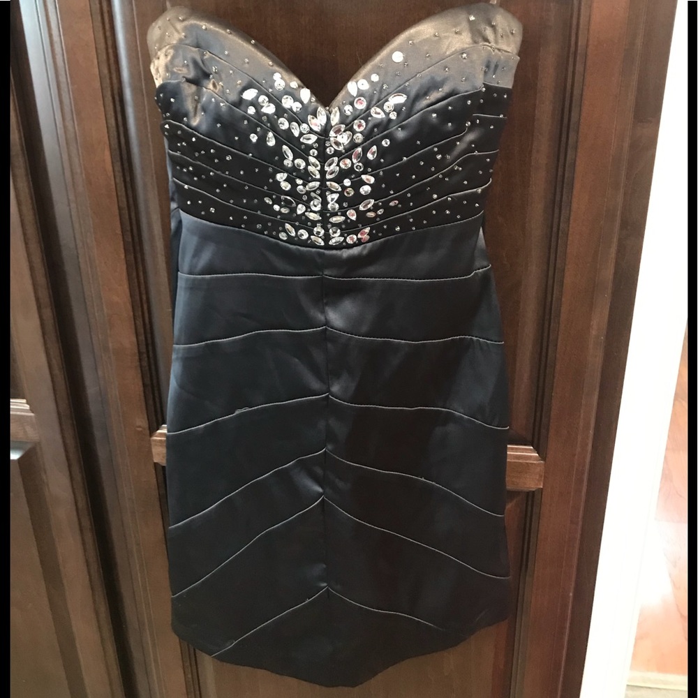 Gray strapless party dress with crystals. Size 3
